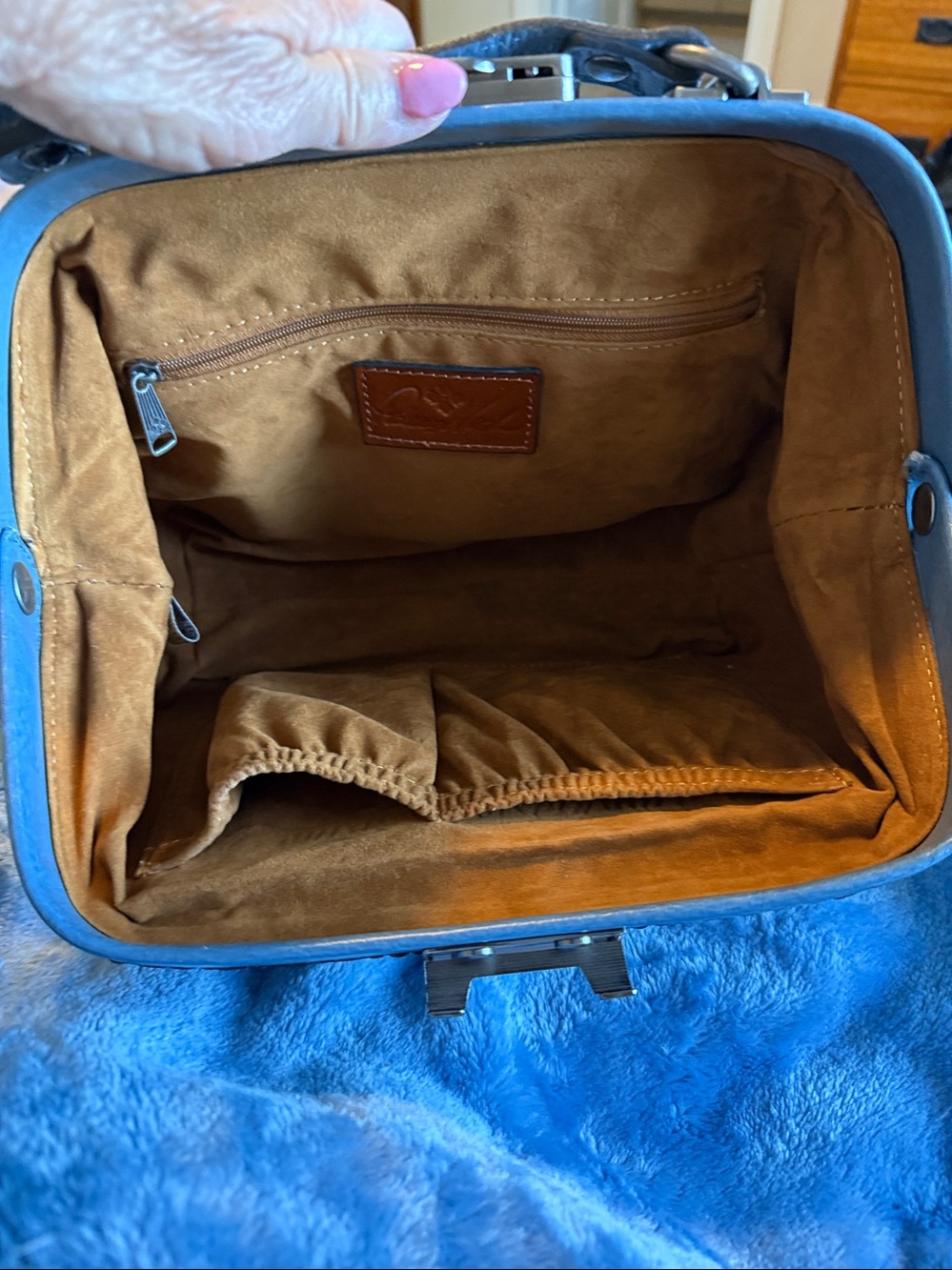 Patricia Nash all leather tooled blue - Picture 4 of 5
